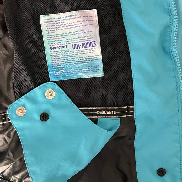 Descente High Performance Ski Jacket - Picture 9 of 13